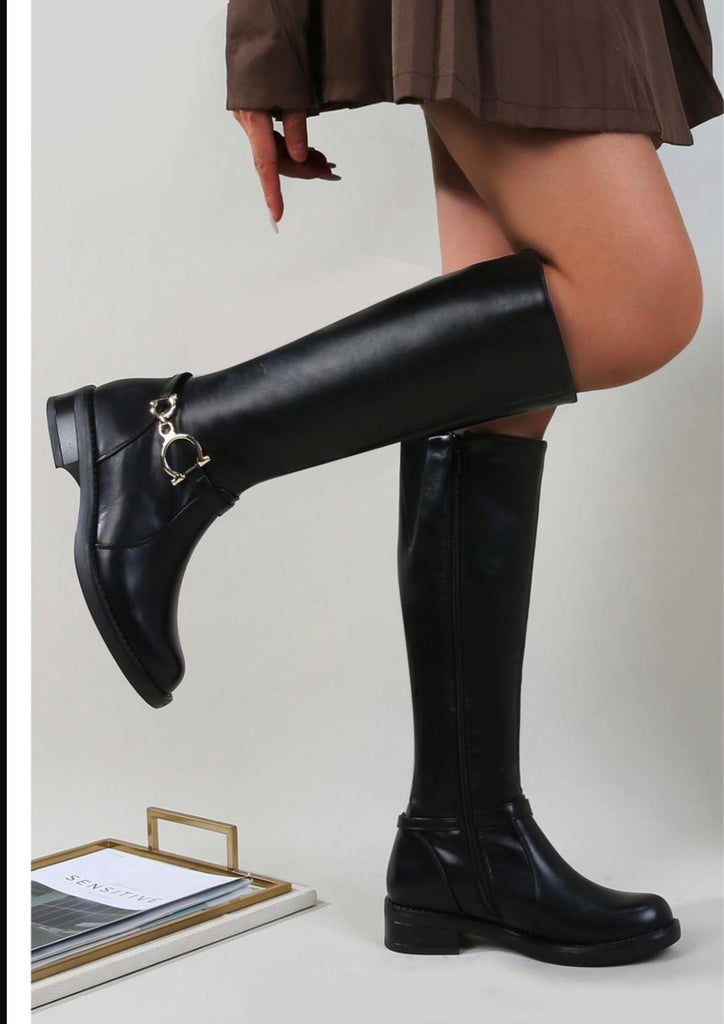 Classic Knee-High Boots with Decorative Chain Accent -Black